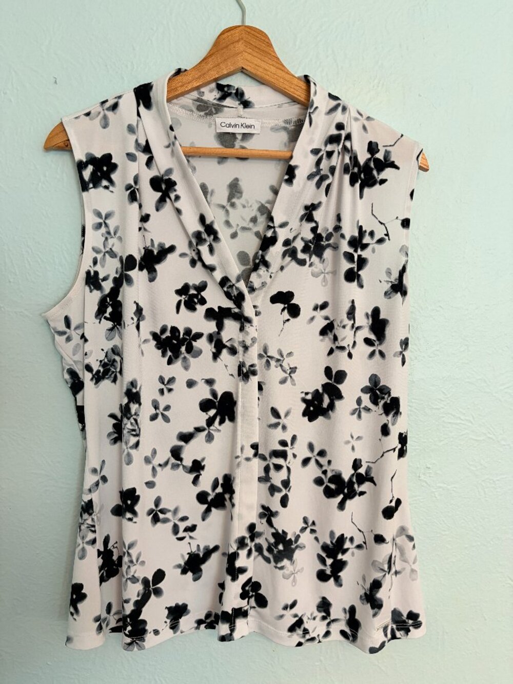 Calvin Klein Floral Sleeveless Blouse Womens Black White V Neck Stretch Top Work
